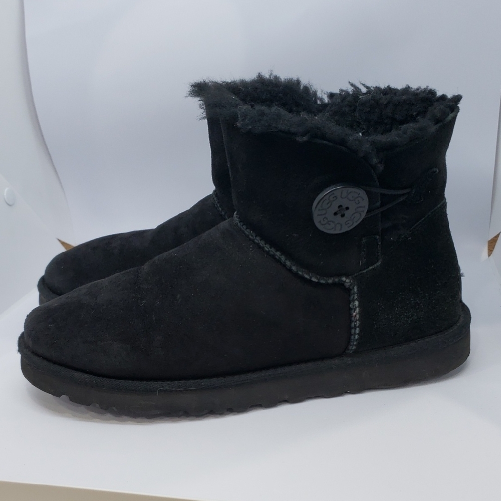UGG Black Mini Bailey Button Sheepskin Winter Boots Sz 9